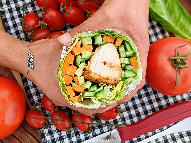 רול חסה חזה עוף