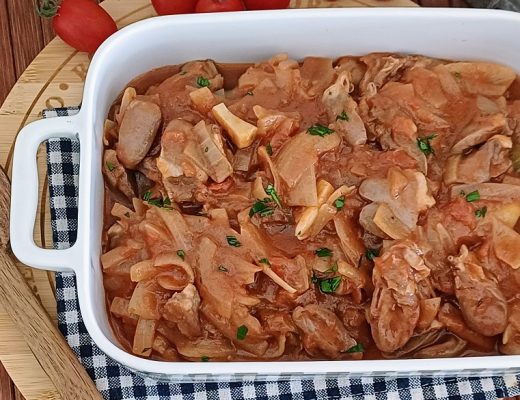 לבבות עוף עם בצל במחבת