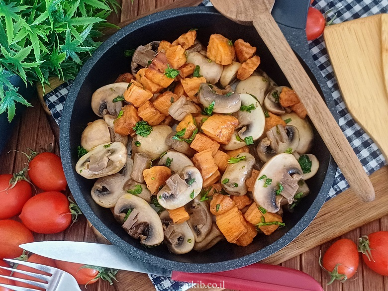 פטריות מוקפצות בצ'ילי מתוק פטריות מוקפצות בצ'ילי מתוק