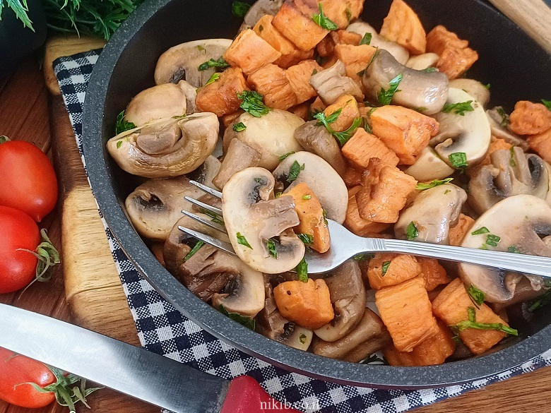 פטריות מוקפצות בצ'ילי מתוק