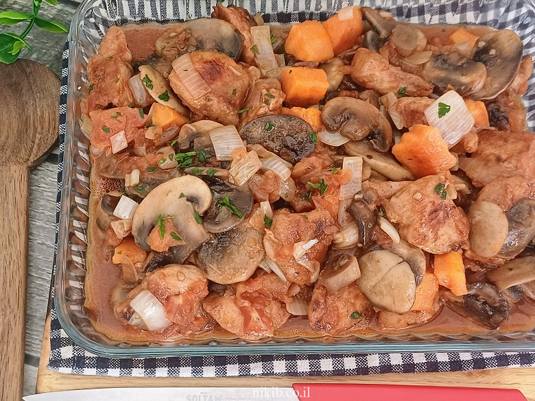 חזה עוף עם פטריות ובצל חזה עוף עם פטריות ובצל