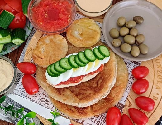 מלאווח עם ביצה ורסק עגבניות