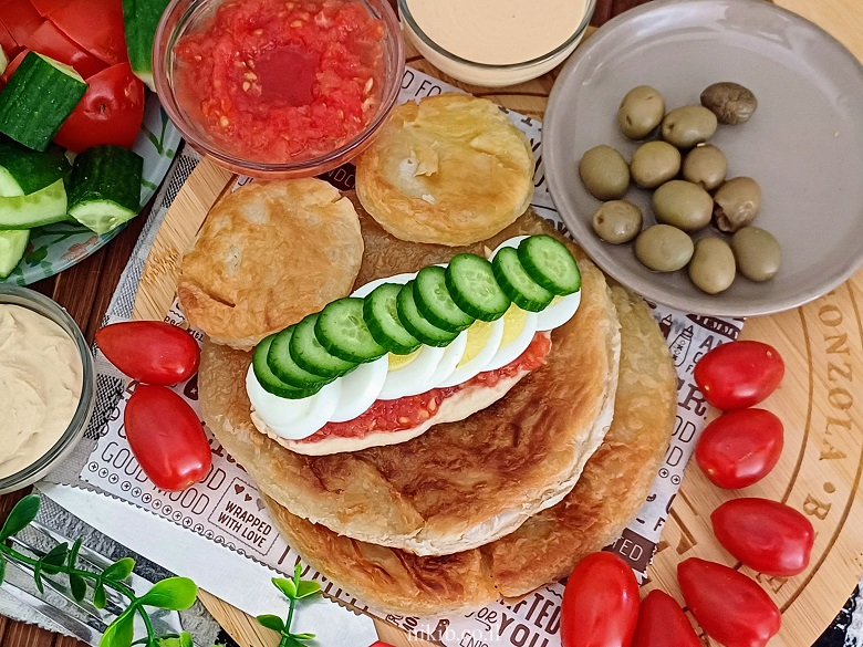 מלאווח עם ביצה ורסק עגבניות