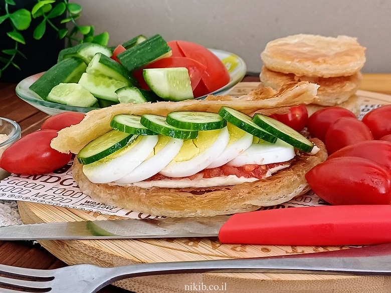 מלאווח עם ביצה ורסק עגבניות מלאווח עם ביצה ורסק עגבניות