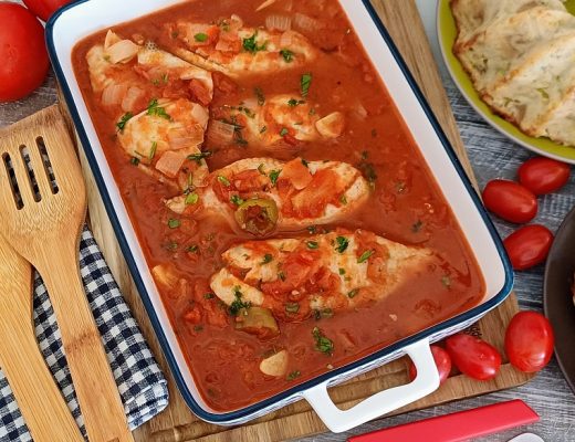 דג ברוטב אדום