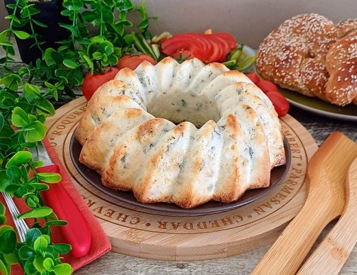 פשטידת מנגולד וגבינות