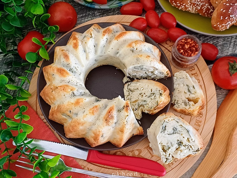 פשטידת מנגולד וגבינות