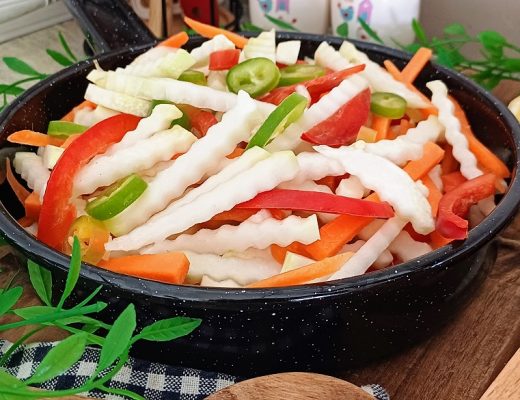 סלט קולורבי בלימון פשוט וממכר