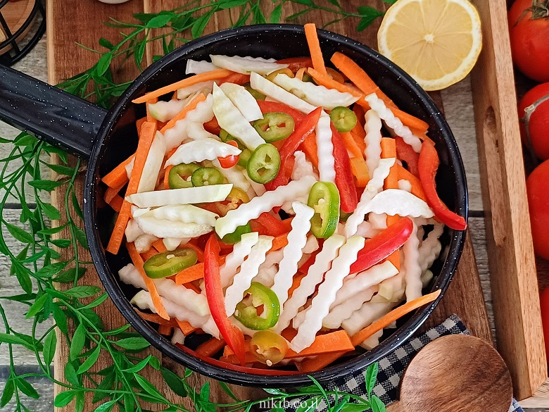 סלט קולורבי בלימון פשוט וממכר