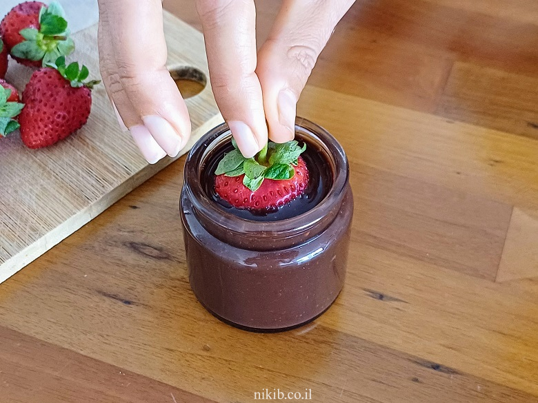תותים מצופים בשוקולד