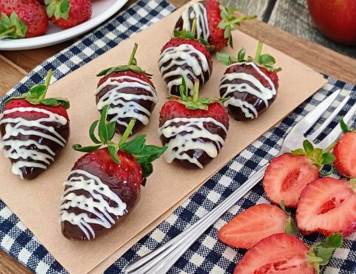 תותים מצופים בשוקולד