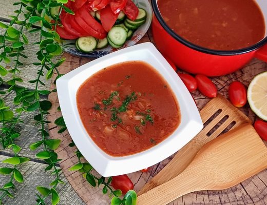 מרק עגבניות ועדשים כתומות