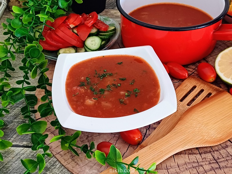 מרק עגבניות ועדשים כתומות