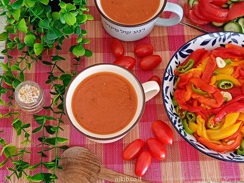 מרק פלפלים אדומים