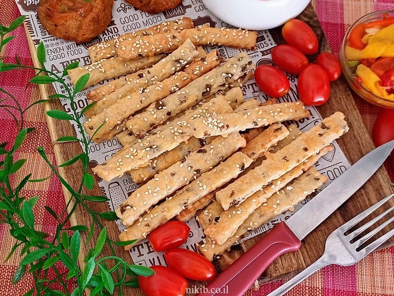 מקלות גבינה וזיתים נשנוש מושלם לשבת בבוקר