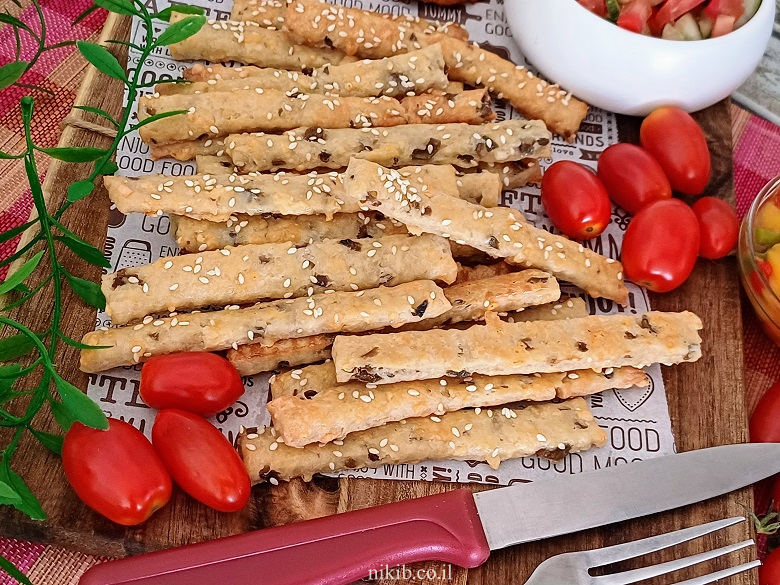 מקלות גבינה וזיתים נשנוש מושלם לשבת בבוקר