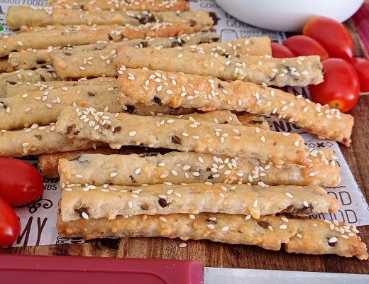 מקלות גבינה וזיתים נשנוש מושלם לשבת בבוקר