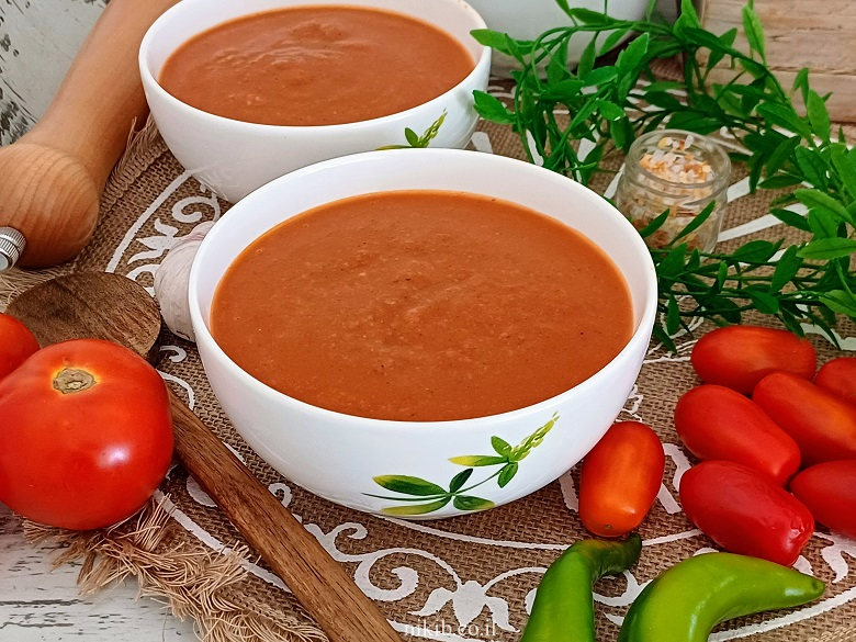 מרק עגבניות פשוט קל וטעים