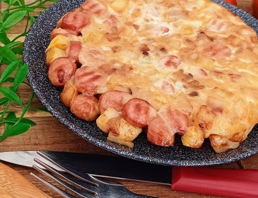 נקניקיות עם תפוחי אדמה וביצים