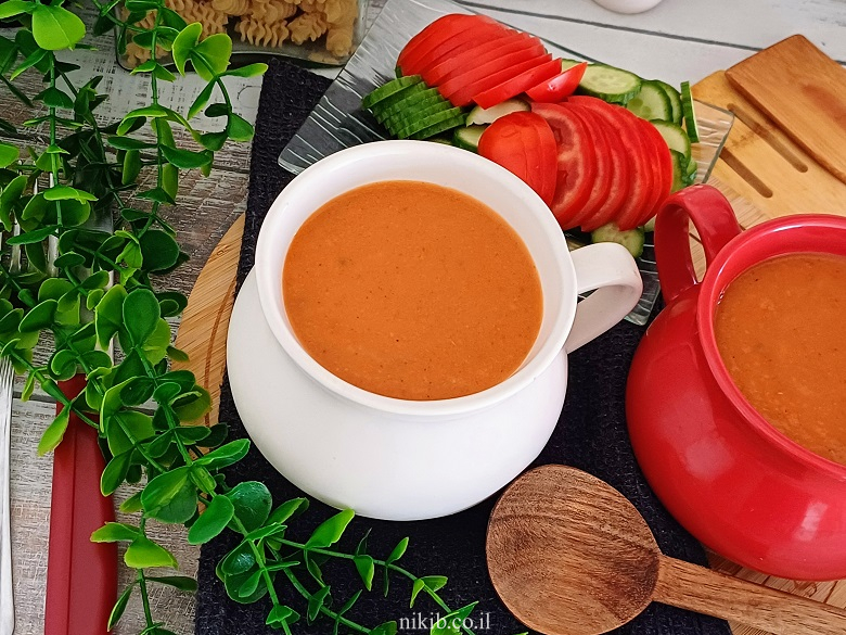 מרק עגבניות וגריסים פרווה