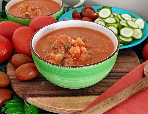 מרק עגבניות וקינואה