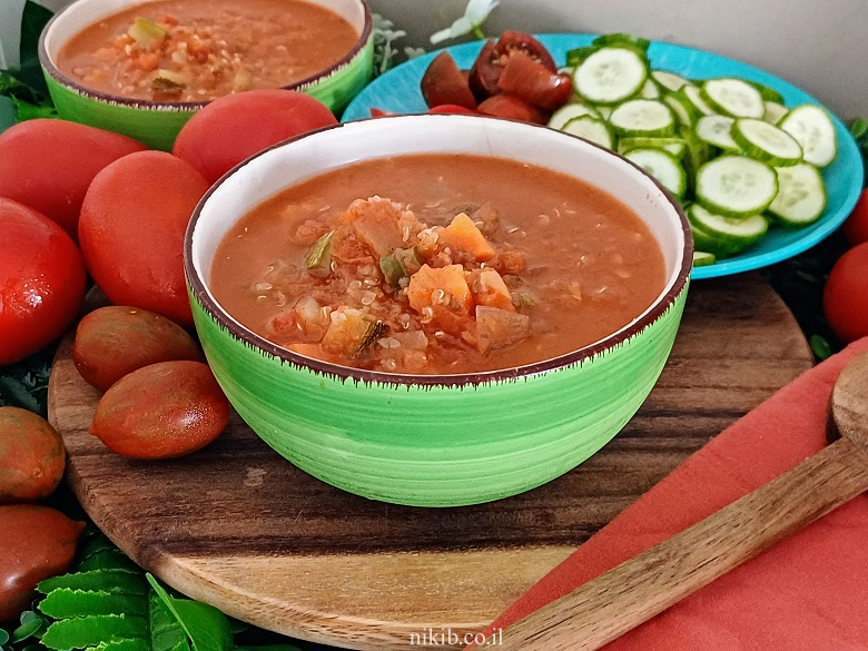 מרק עגבניות וקינואה