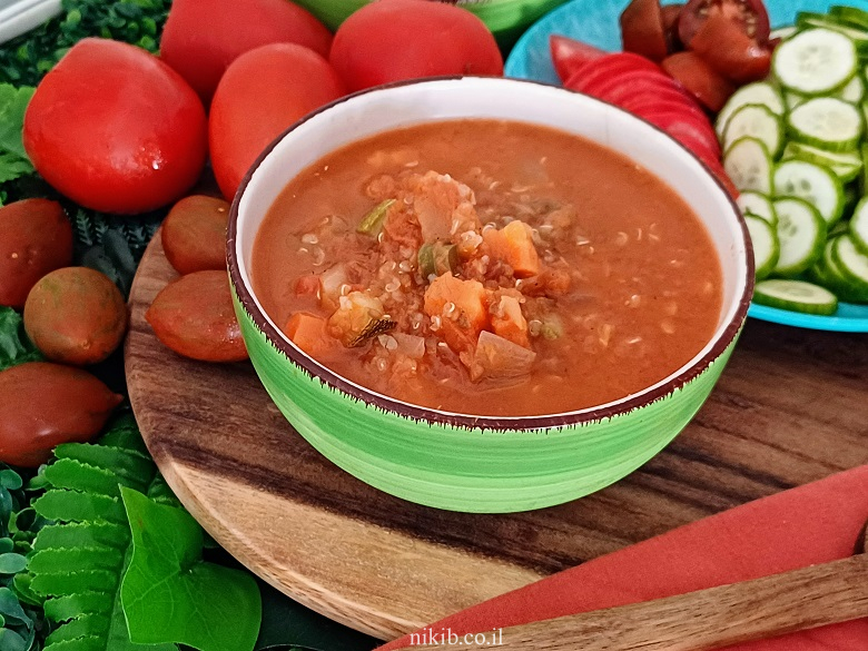 מרק עגבניות וקינואה