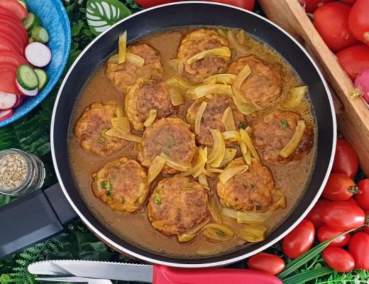 קציצות עוף רכות ברוטב צהוב