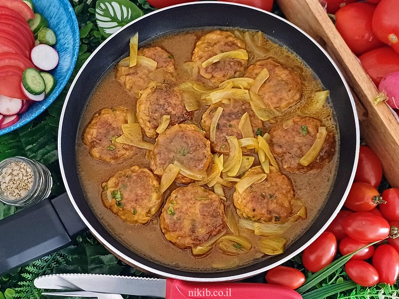 קציצות עוף רכות ברוטב צהוב