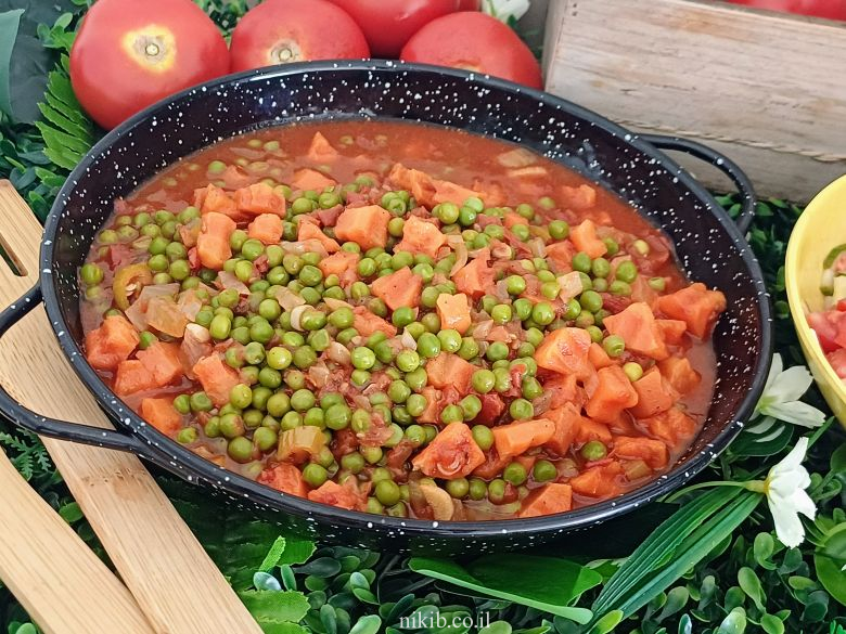 אפונה וגזר ברוטב אדום