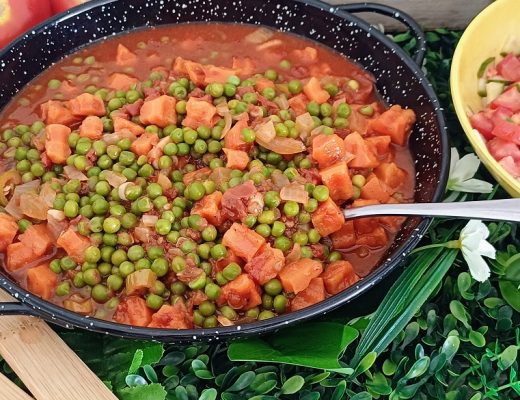 אפונה וגזר ברוטב אדום