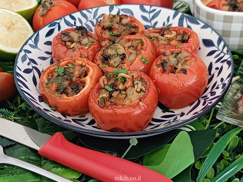 עגבניות ממולאות צמחוני עגבניות ממולאות צמחוני