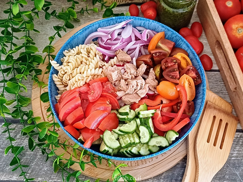 סלט פסטה עם טונה סלט פסטה עם טונה