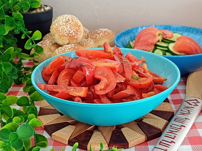 סלט פלפלים בטעם חמוץ מתוק