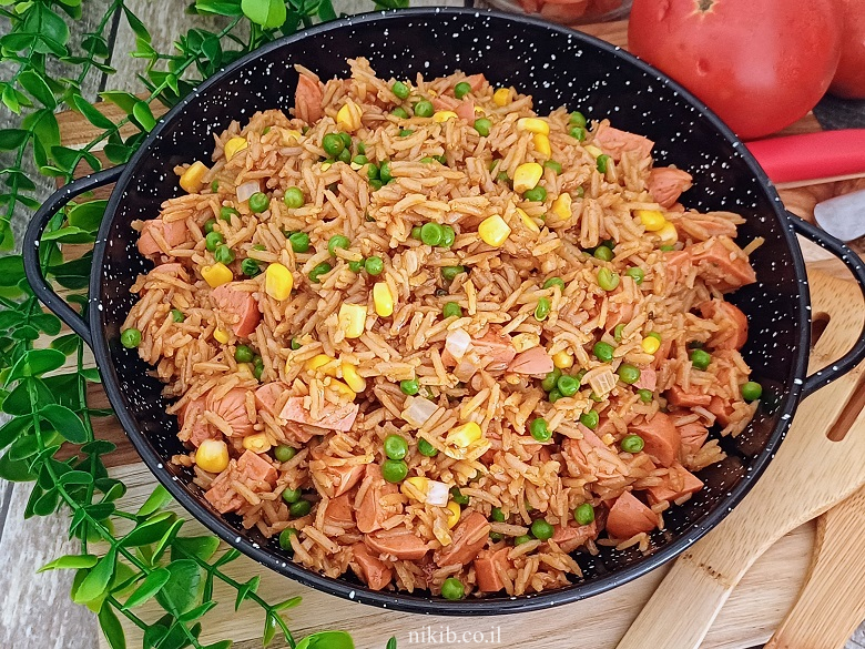 נקניקיות ואורז בסיר אחד