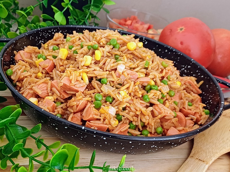 נקניקיות ואורז בסיר אחד