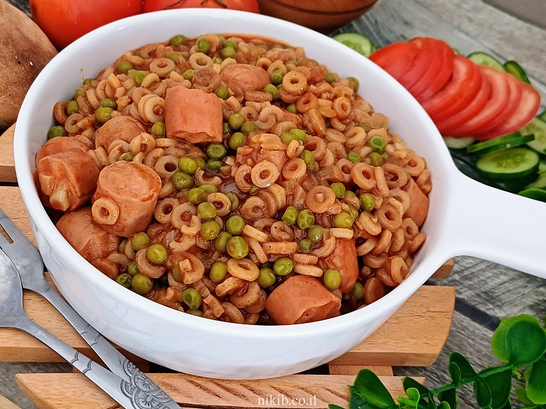 נקניקיות עם פתיתים בסיר אחד