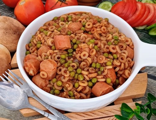 נקניקיות עם פתיתים בסיר אחד