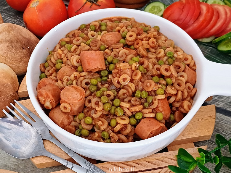 נקניקיות עם פתיתים בסיר אחד