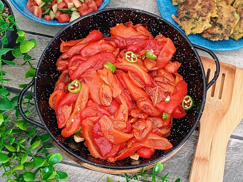 סלט פלפלים צלויים