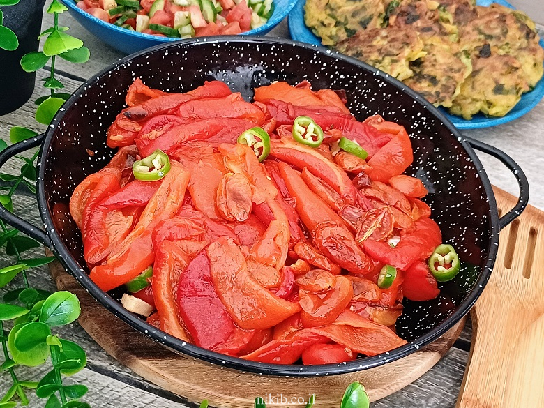 סלט פלפלים צלויים