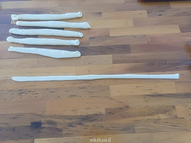 קליעת לחמניות שמיניה מרצועה אחת