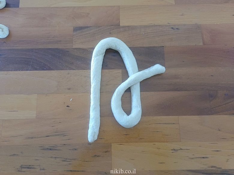 קליעת לחמניות שמיניה מרצועה אחת