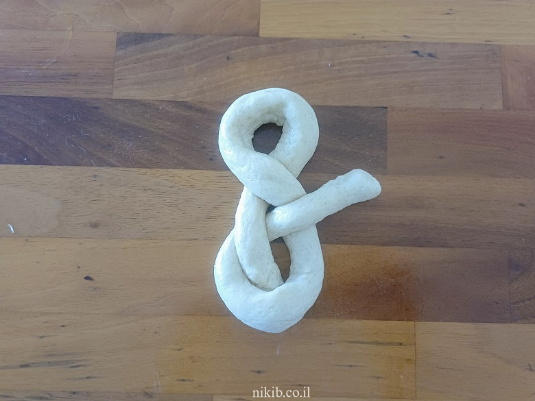 קליעת לחמניות שמיניה מרצועה אחת