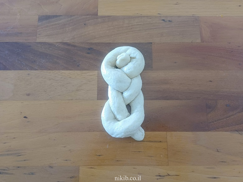 קליעת לחמניות שמיניה מרצועה אחת