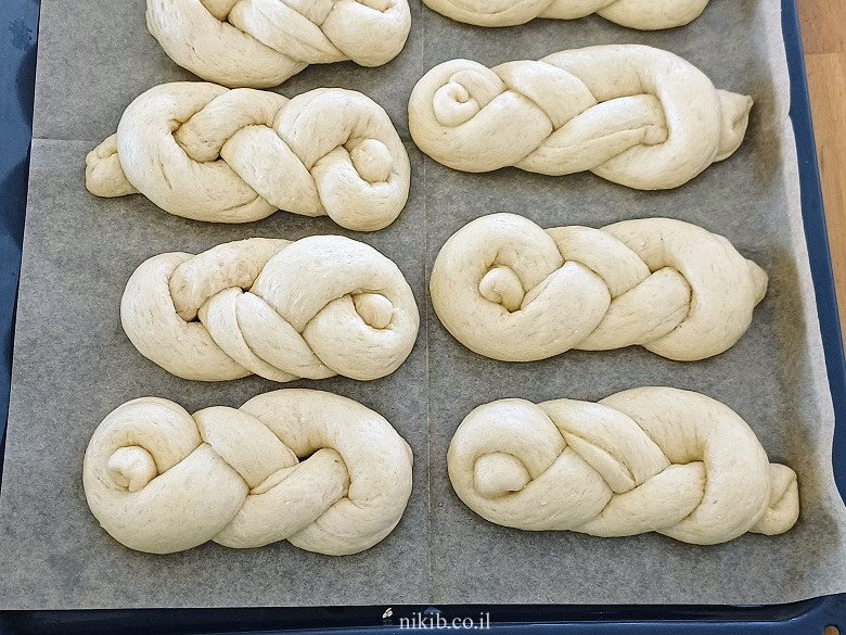 קליעת לחמניות שמיניה מרצועה אחת