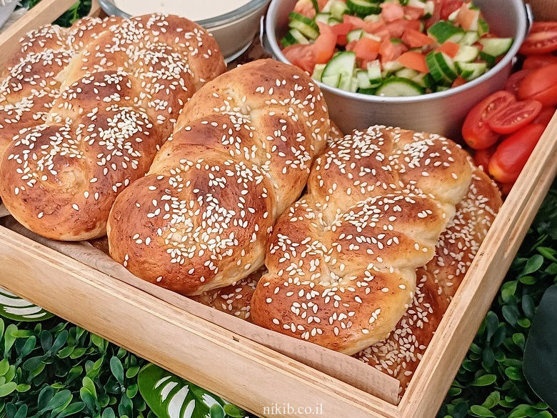 קליעת לחמניות שמיניה מרצועה אחת