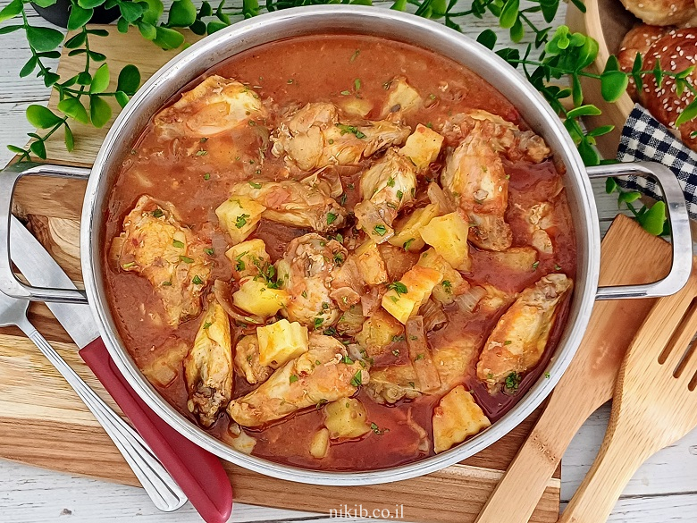 כנפיים עם תפוחי אדמה כנפיים עם תפוחי אדמה