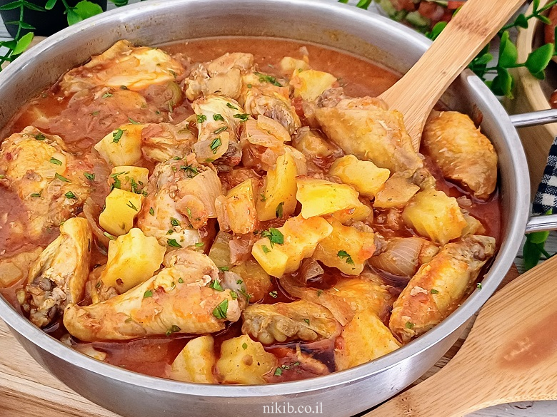 כנפיים עם תפוחי אדמה כנפיים עם תפוחי אדמה