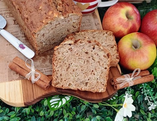 עוגת תפוחים ושיבולת שועל